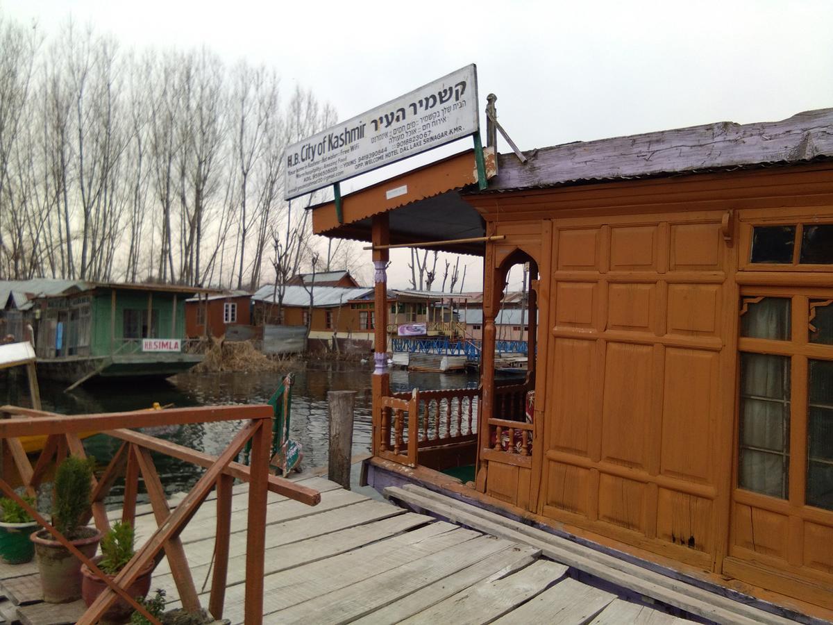 Отель Houseboat - City Of Kashmir Сринагар Экстерьер фото
